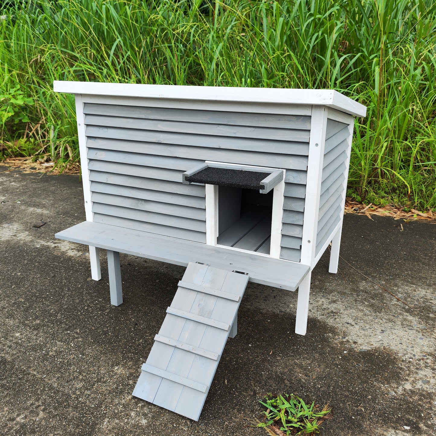 Outdoor Breathable Cat House for Outside Cats,Cat Shelter for Feral Cats with Escape Door,Porch Deck